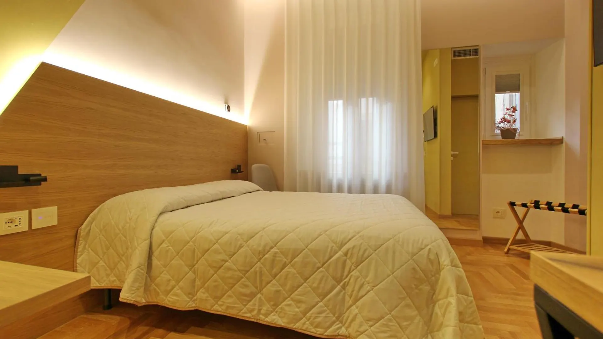 Dea Rome Suites